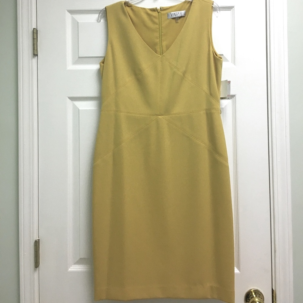 NWT-Kasper ladies V-neck dress.